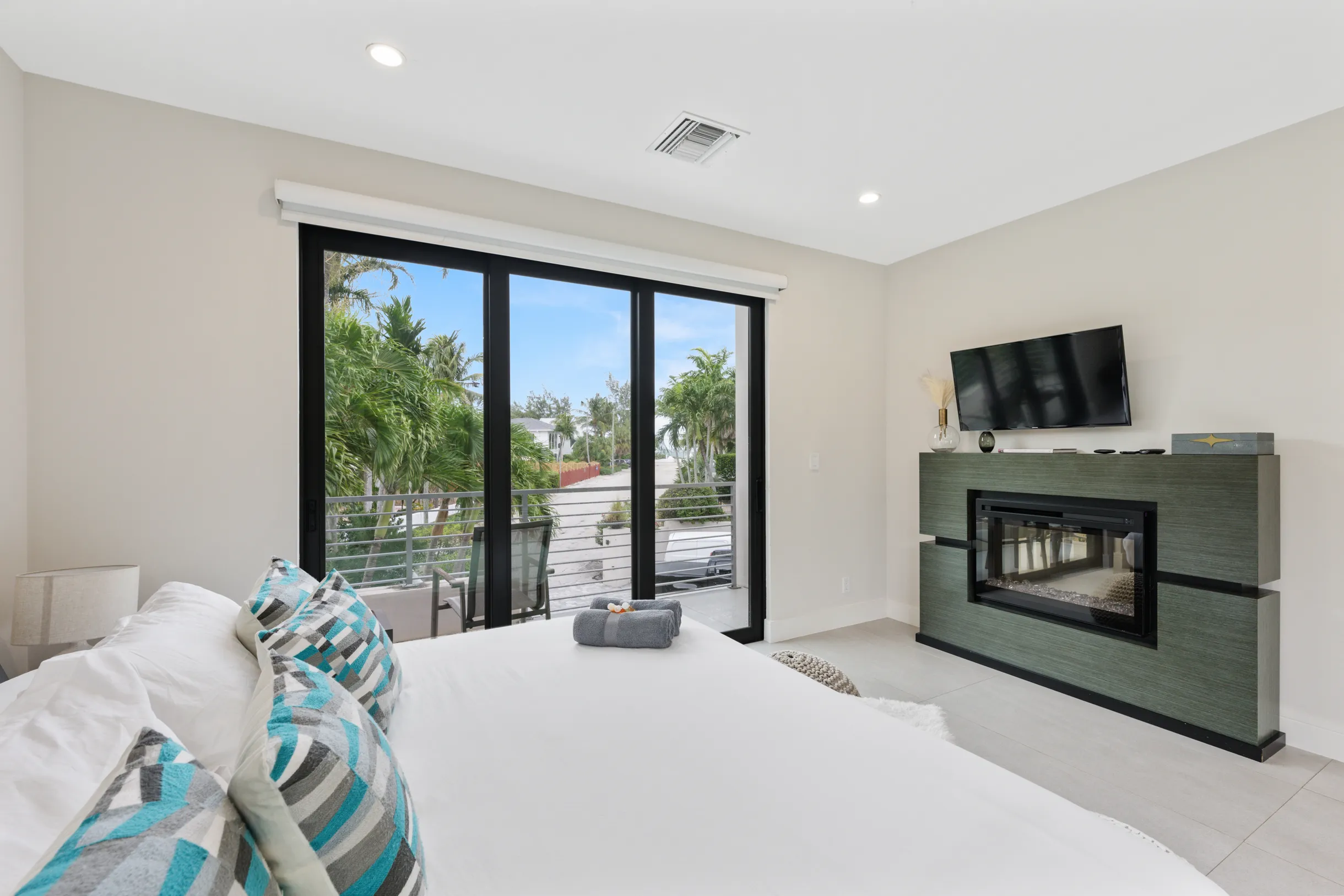 Lux Villa with pool on the water / Beach Access! #70