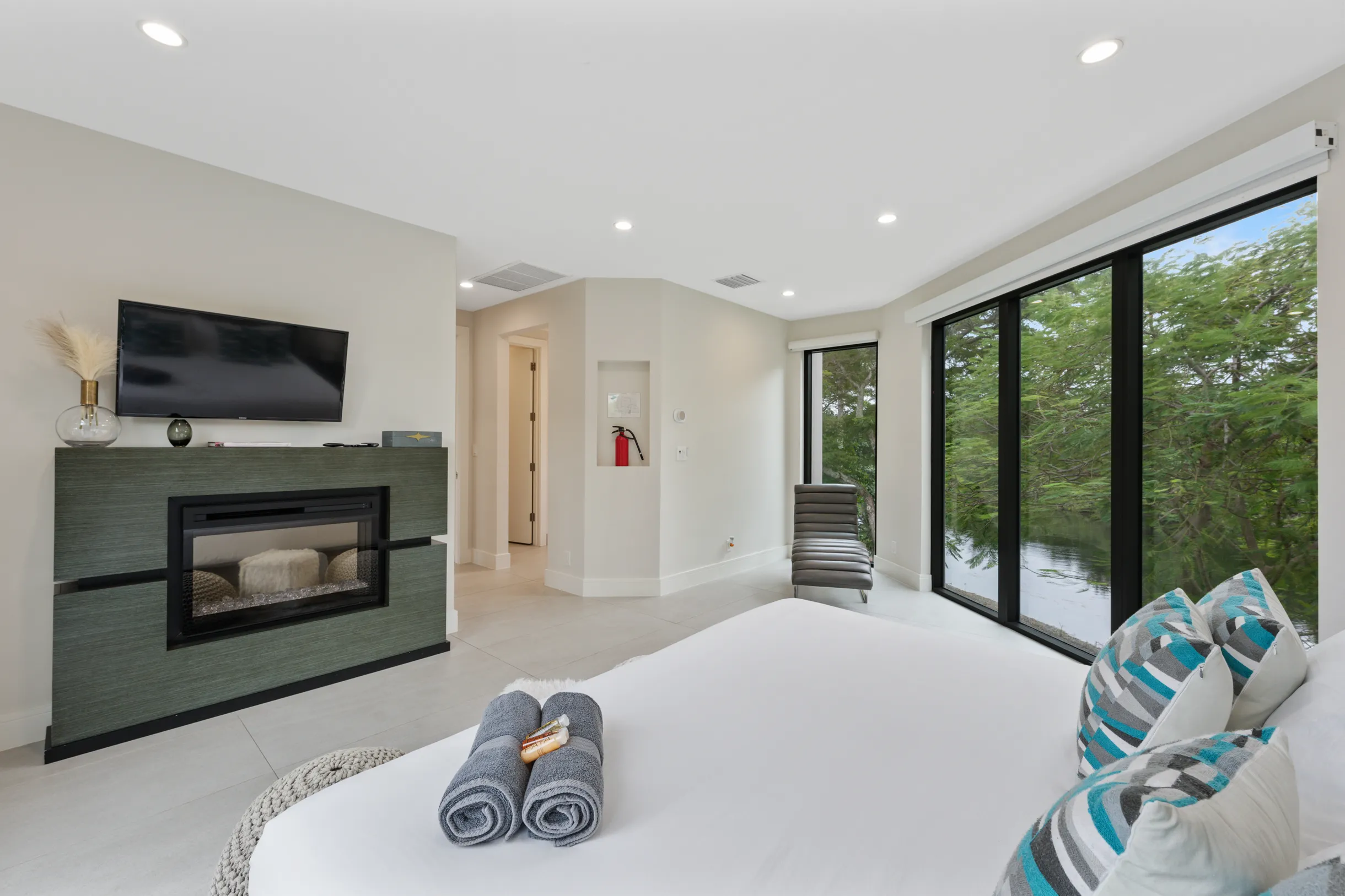 Lux Villa with pool on the water / Beach Access! #25