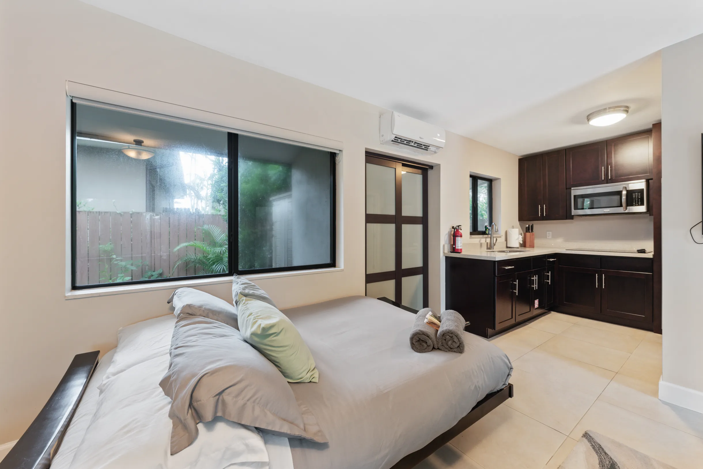 Lux Villa with pool on the water / Beach Access! #95