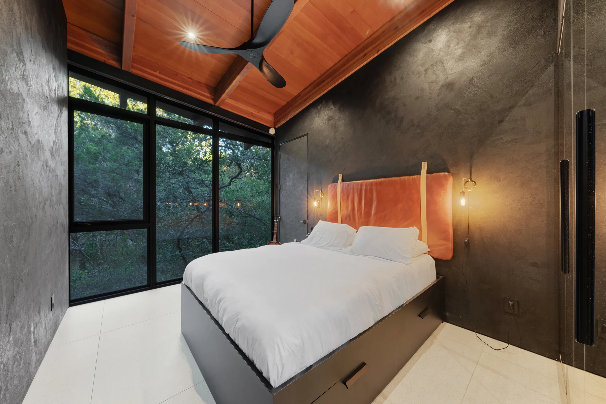 Wander Austin Falling Leaves #24