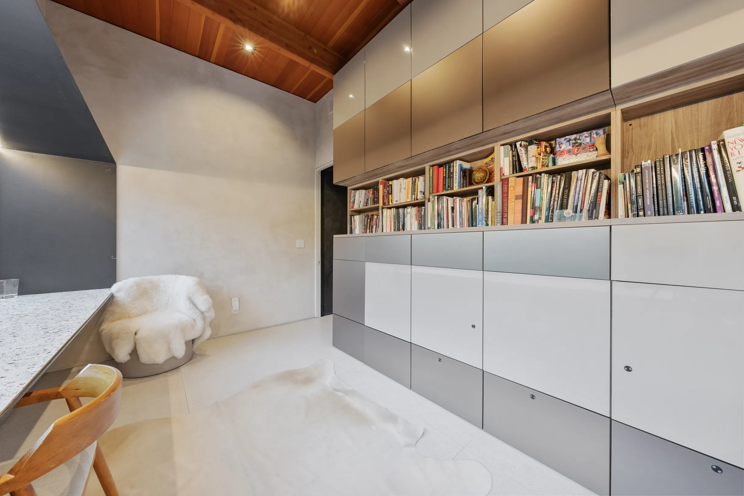 Wander Austin Falling Leaves