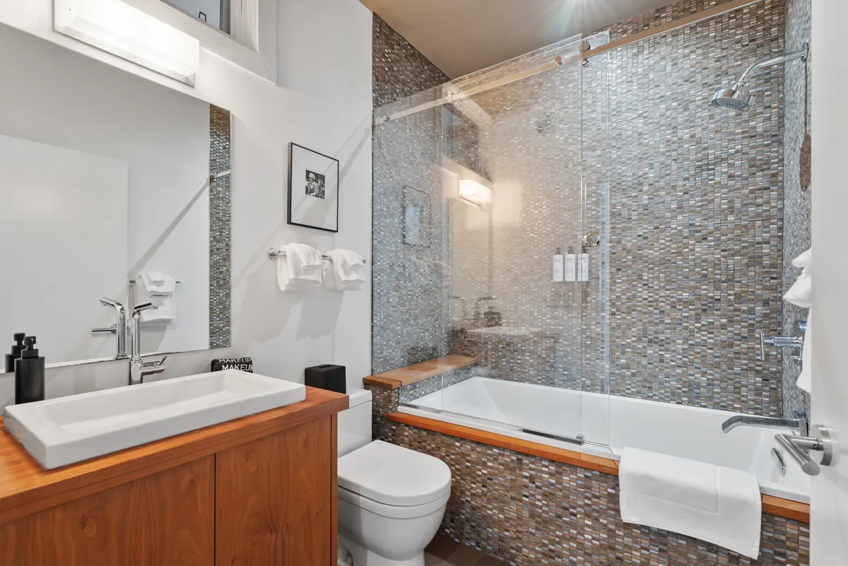 Wander Hillsdale Lakeside