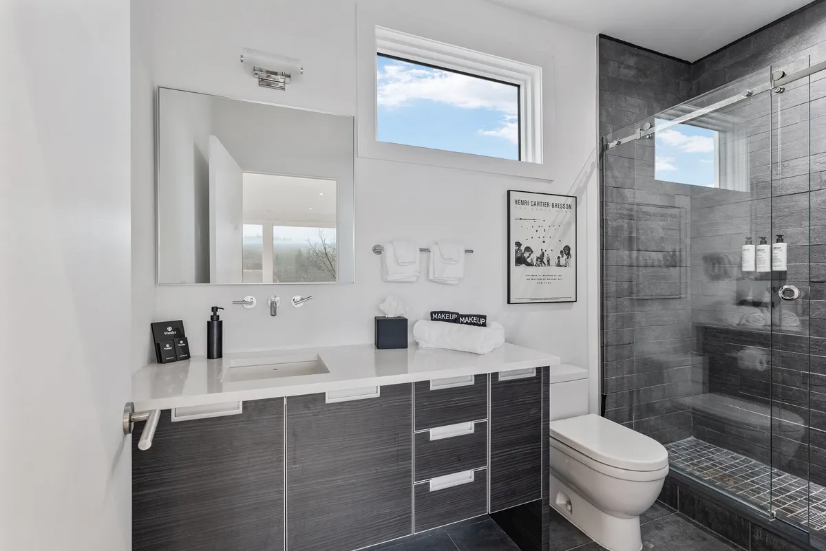 Wander Hillsdale Lakeside