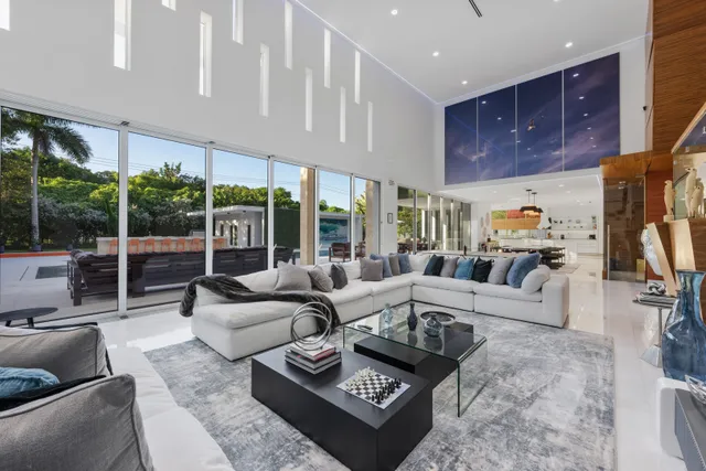 Wander Pinecrest Palms