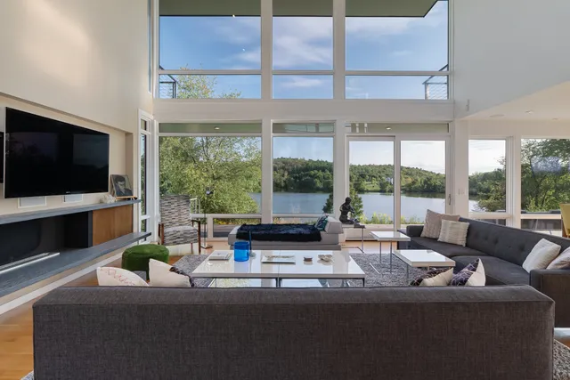 Wander Hillsdale Lakeside