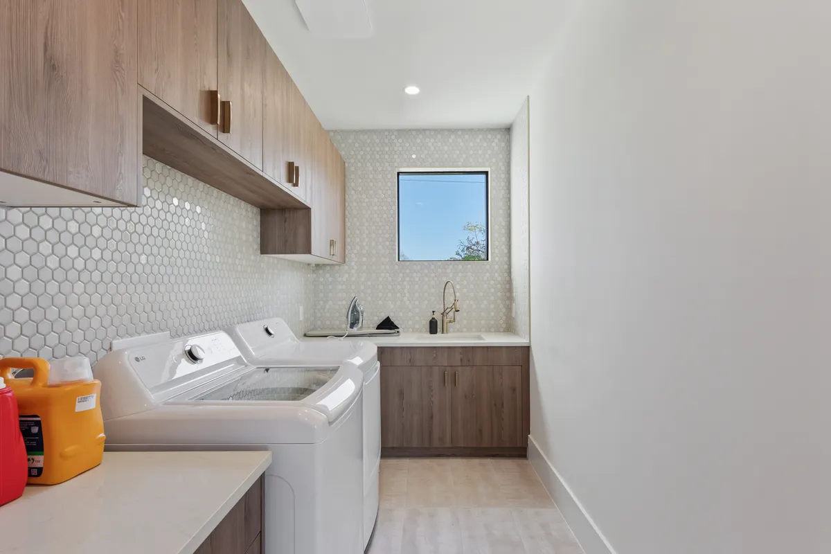 Wander Austin Oakhaven