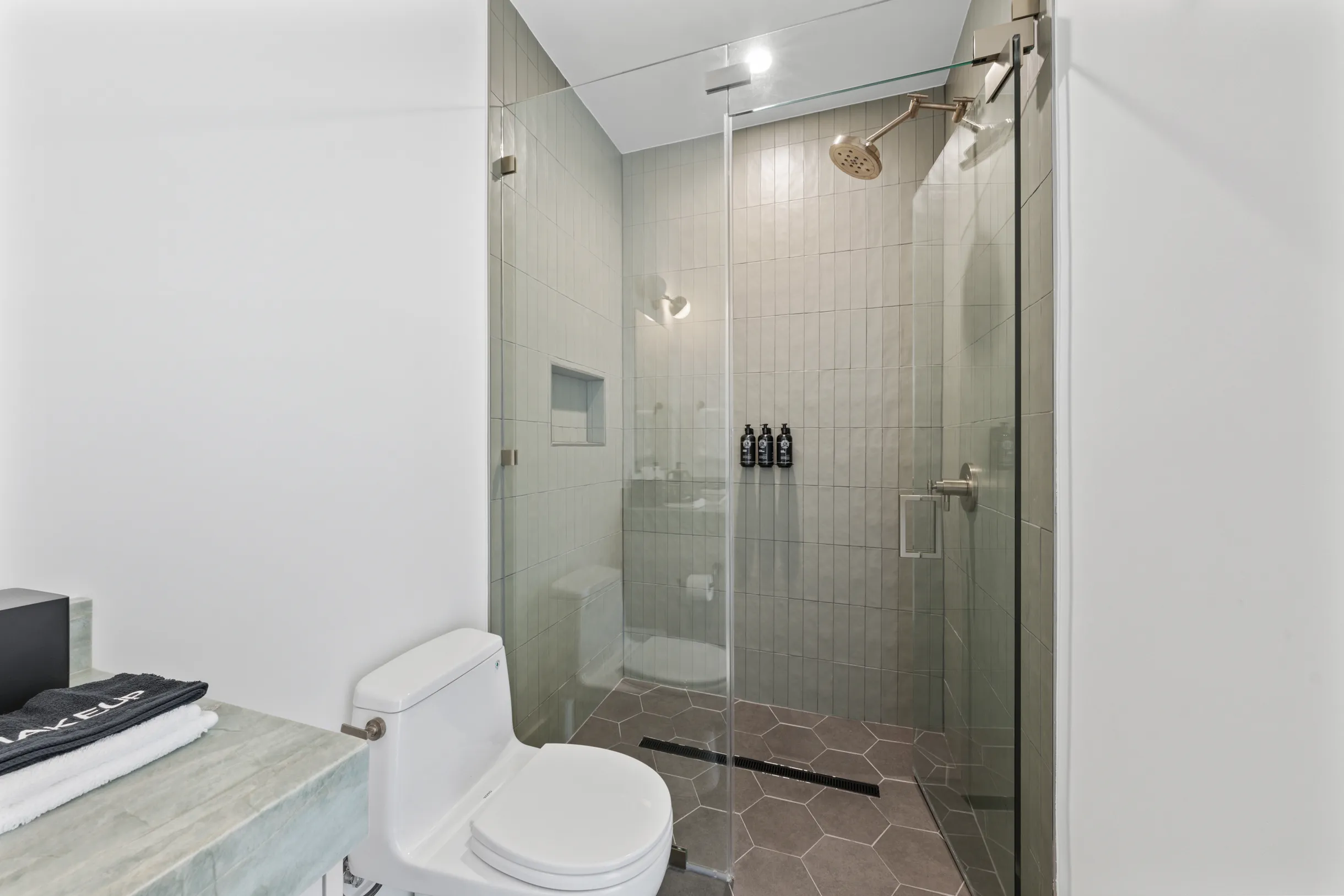 Wander Austin Oakhaven #18