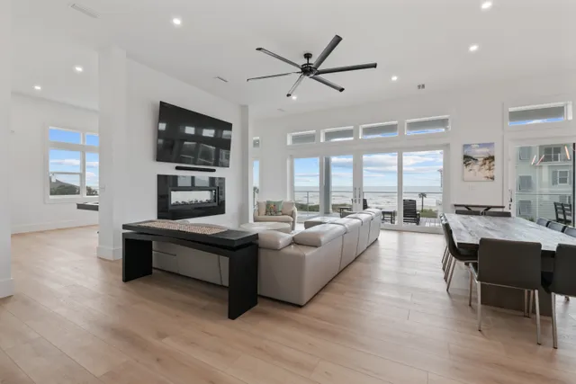 Wander Secluded Dunes