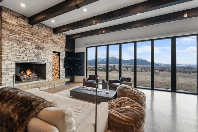 Wander Yellowstone Valley