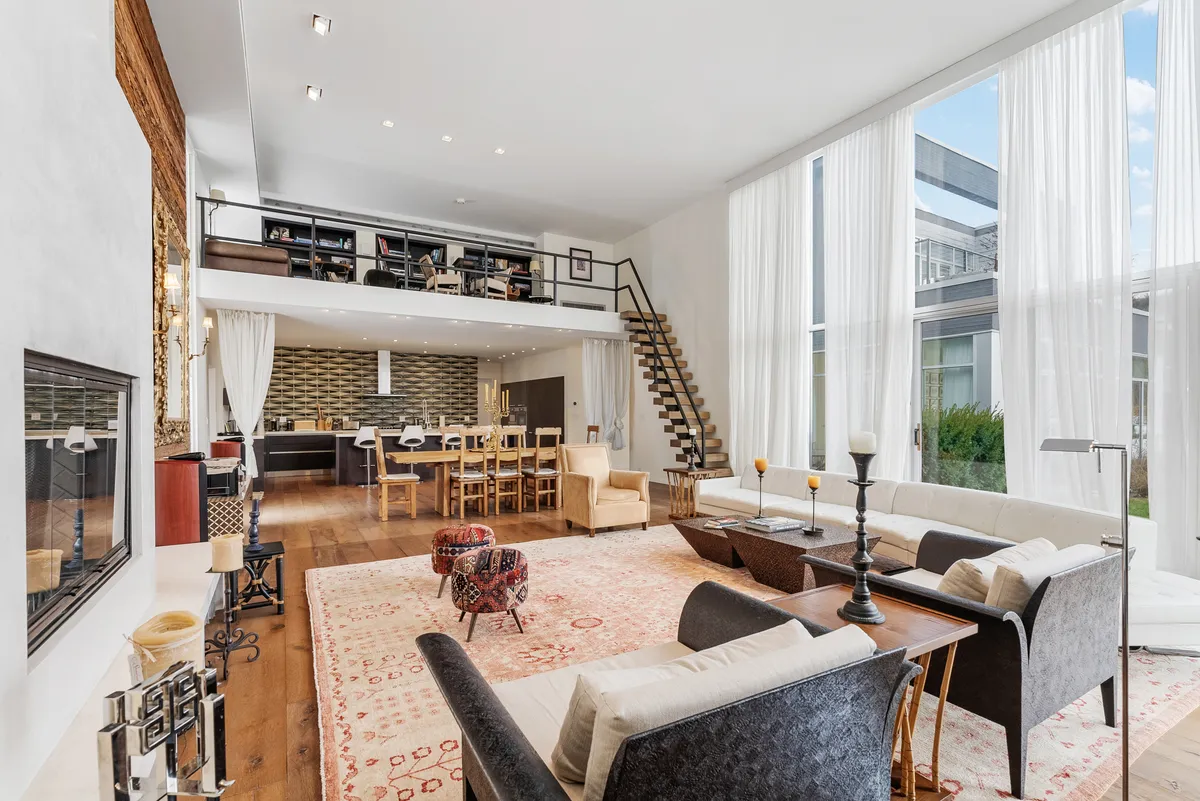 Living Room - Image 5