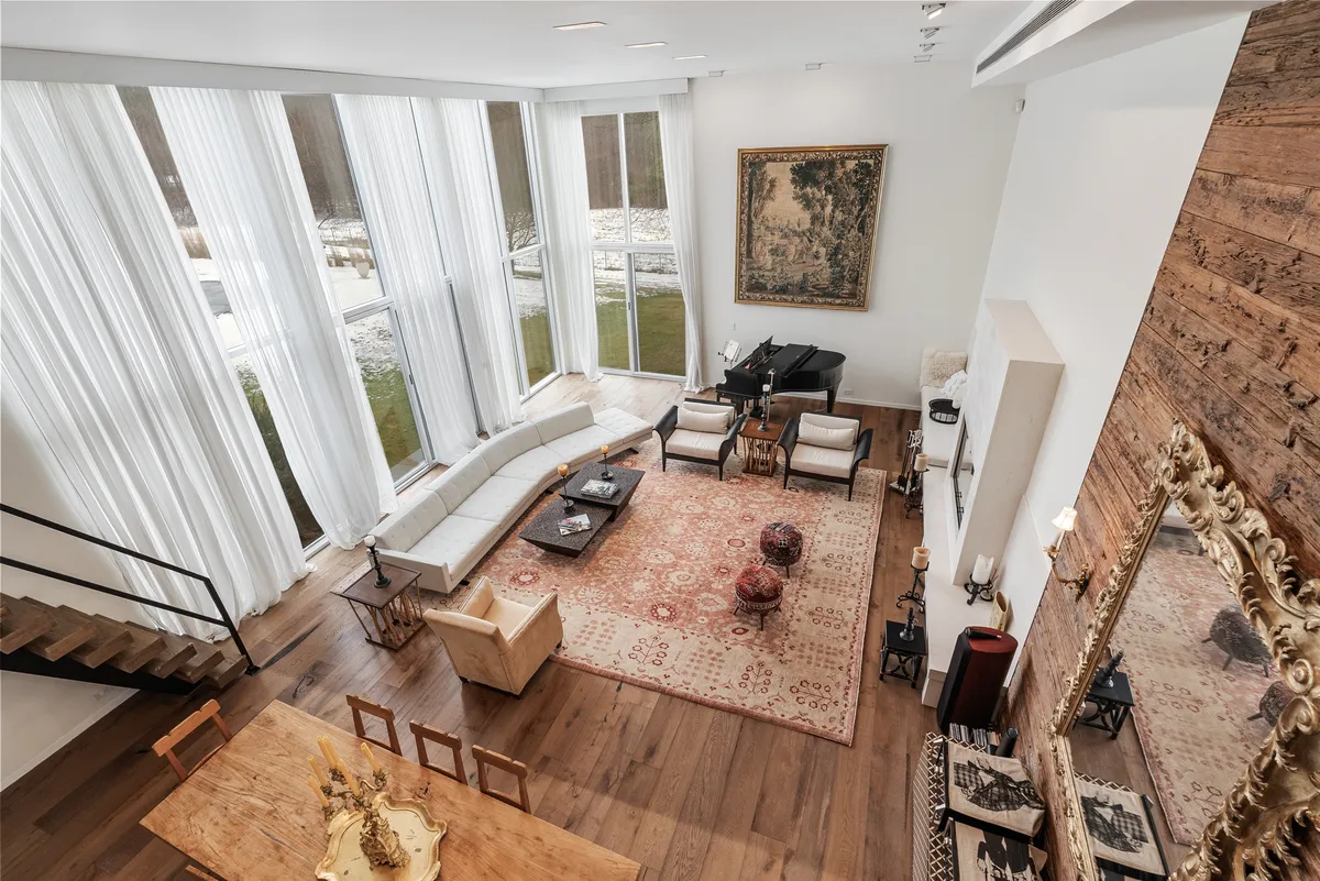 Living Room - Image 7