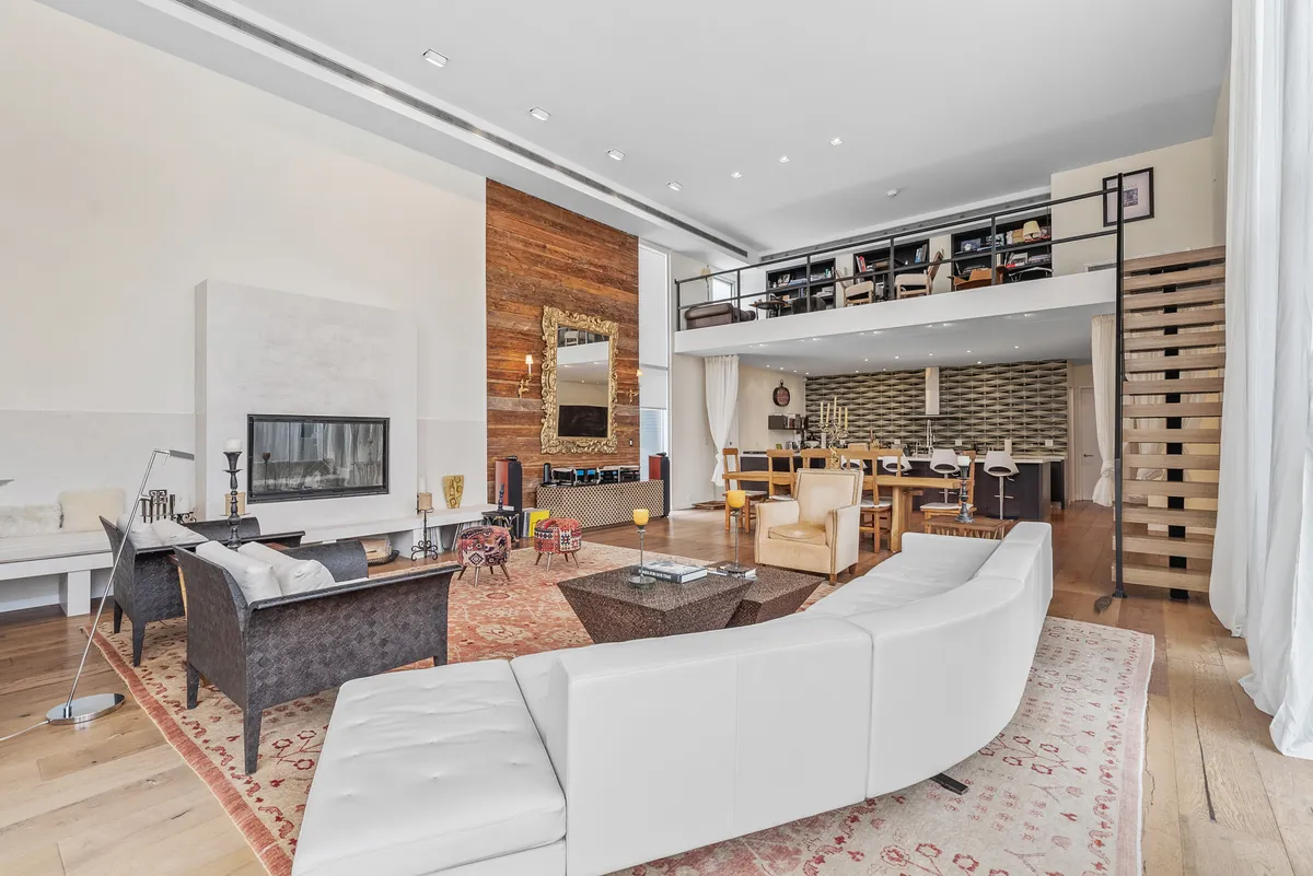 Living Room - Image 1