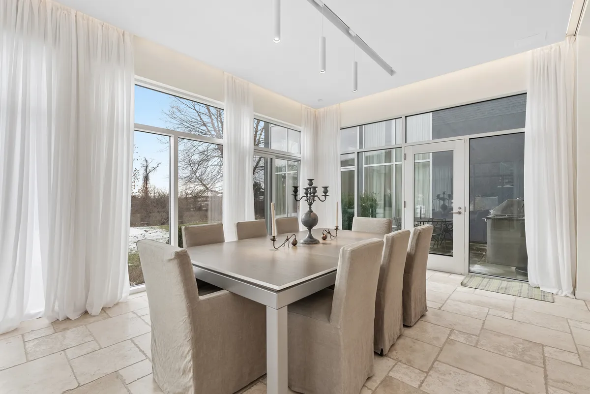 Dining Room - Image 3