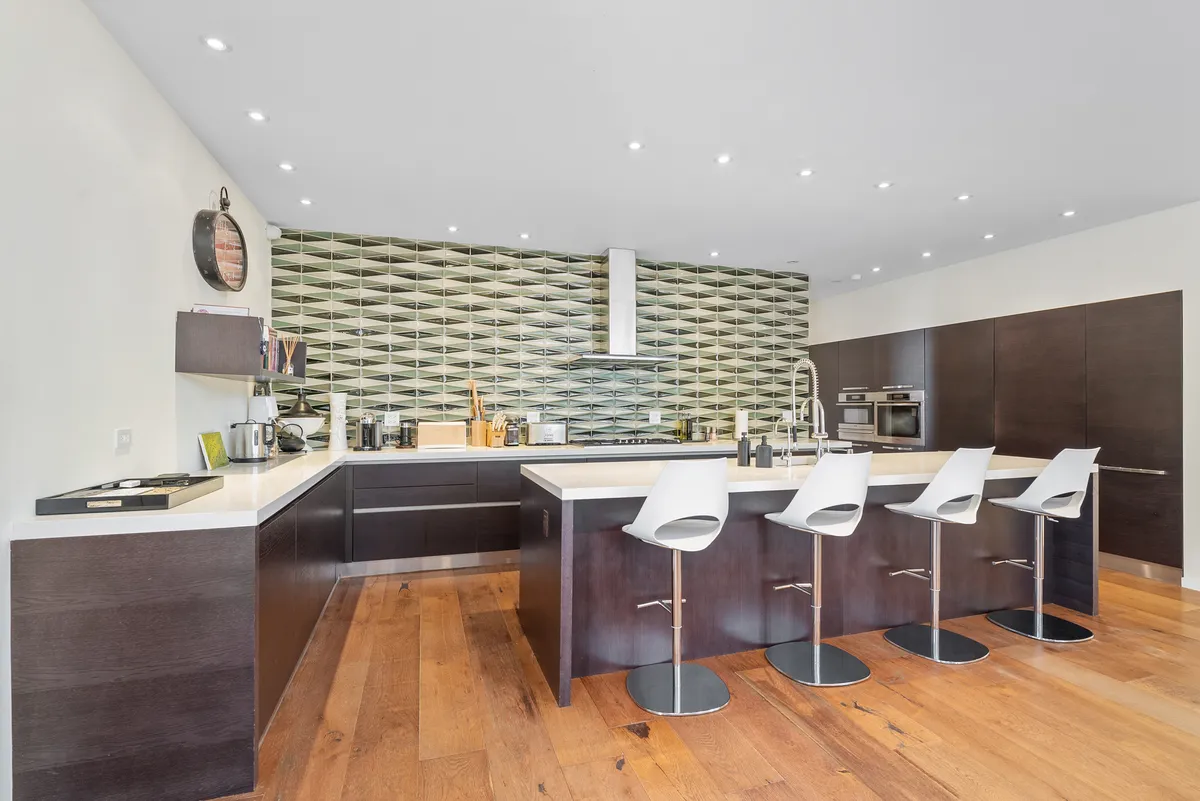 Kitchen - Image 10