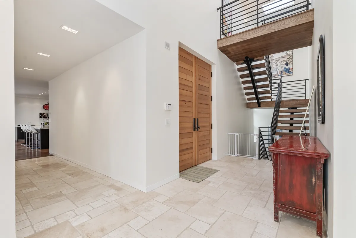 Entry - Image 1