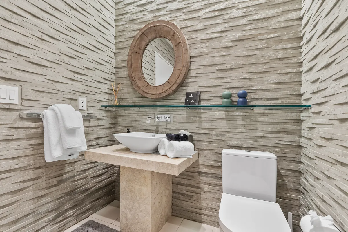 Ensuite Bathroom 3 - Image 1