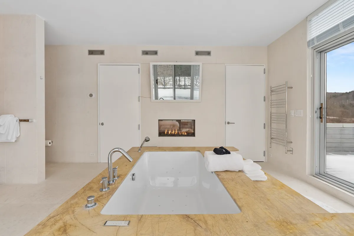 Ensuite Bathroom 1 - Image 3