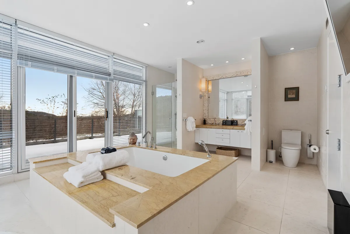 Ensuite Bathroom 1 - Image 1
