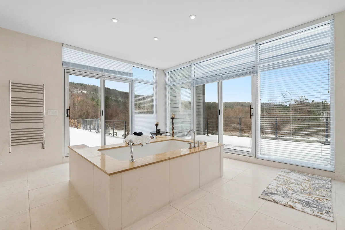 Ensuite Bathroom 1 - Image 5