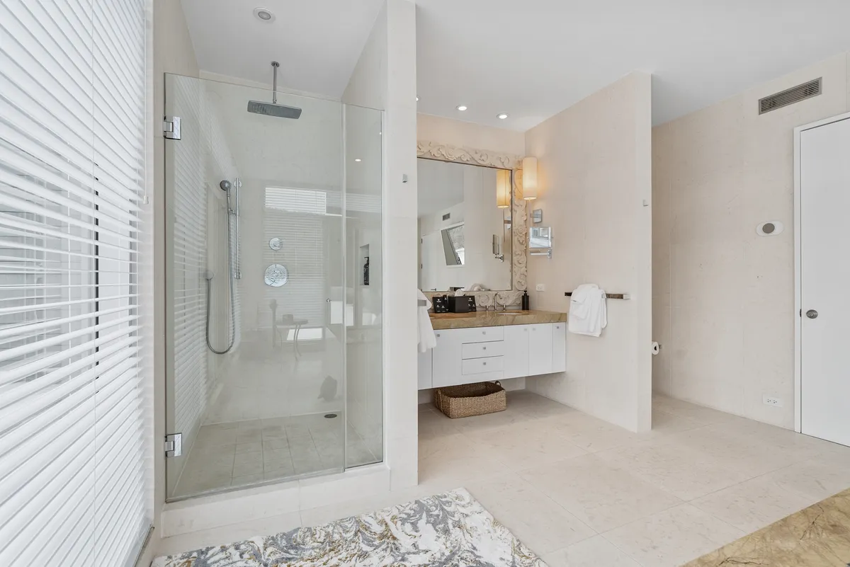 Ensuite Bathroom 1 - Image 4