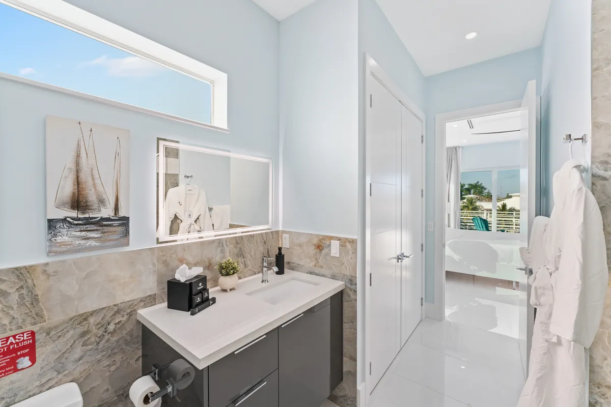 Wander Sombrero Beach