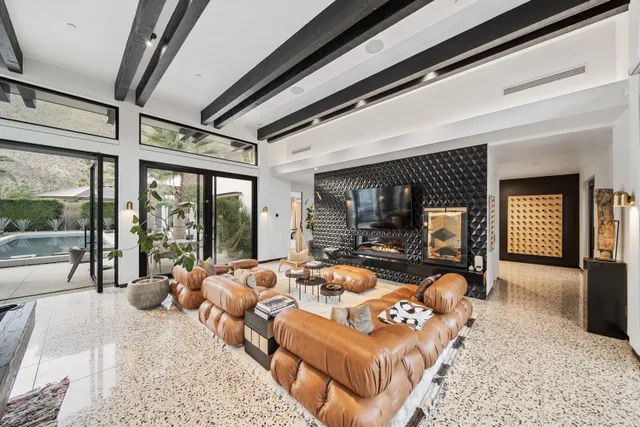 Wander Palm Springs Mesa