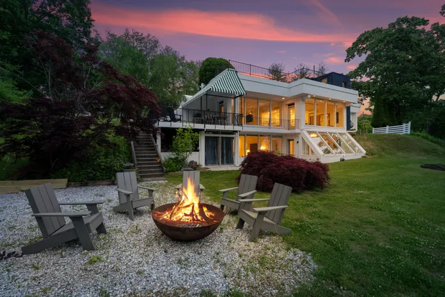 Wander Lakefront Retreat