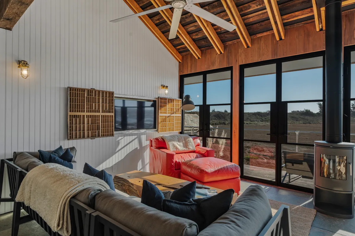 Wander Bodega Shoals