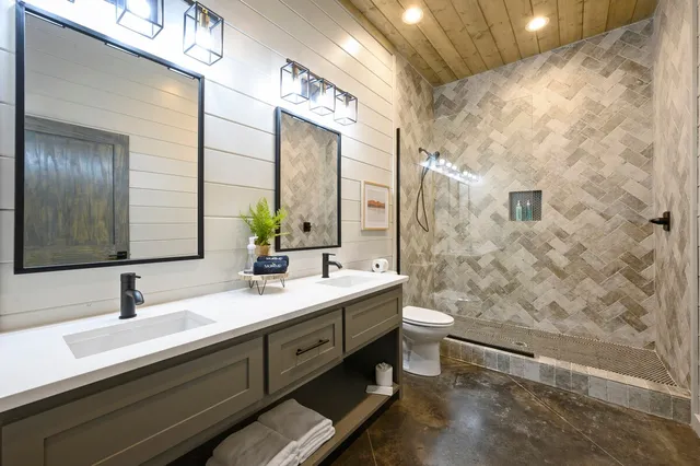 Wander Broken Bow Hickory