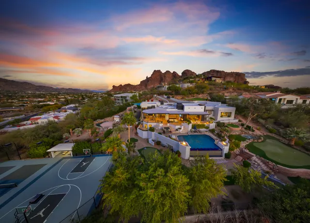 Wander Camelback Canyon