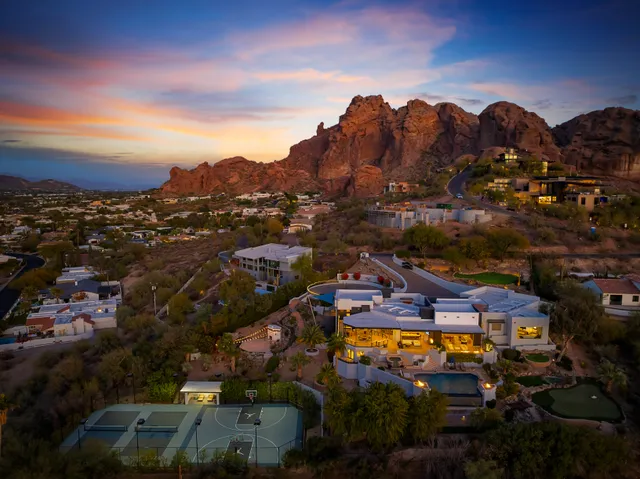 Wander Camelback Canyon