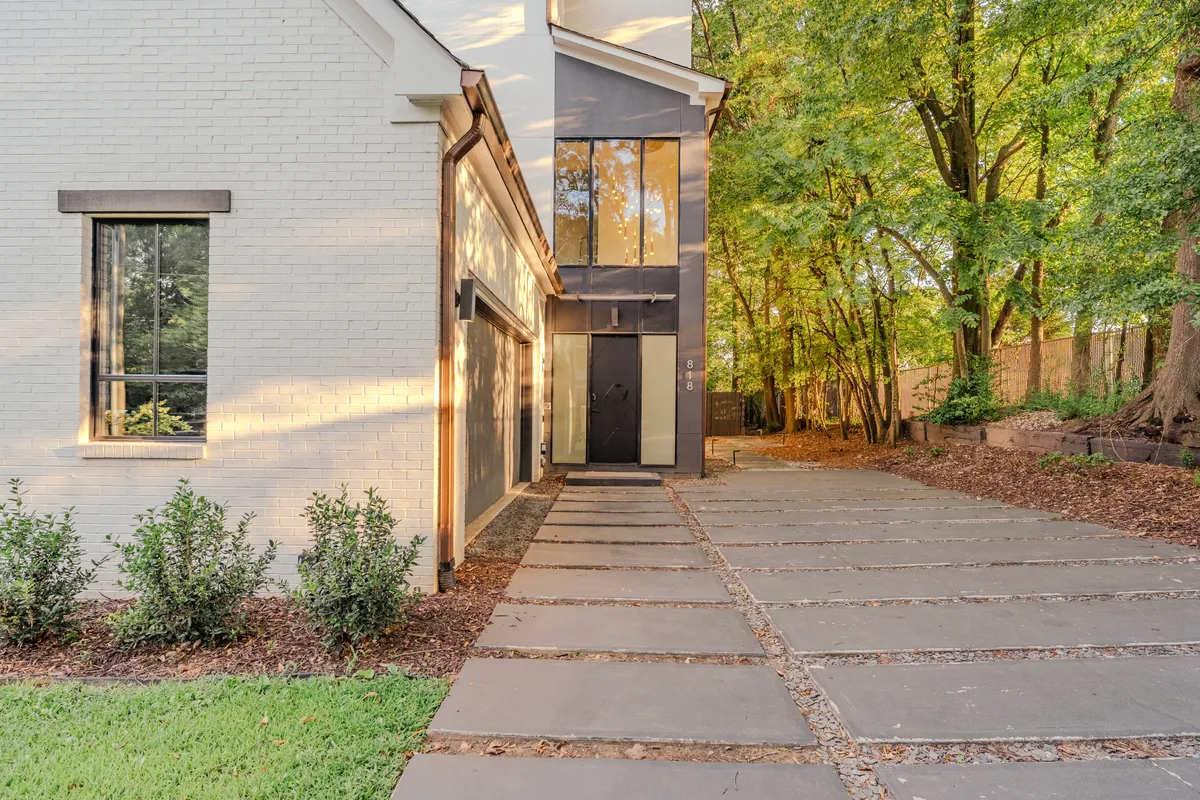 Wander Atlanta Showpiece