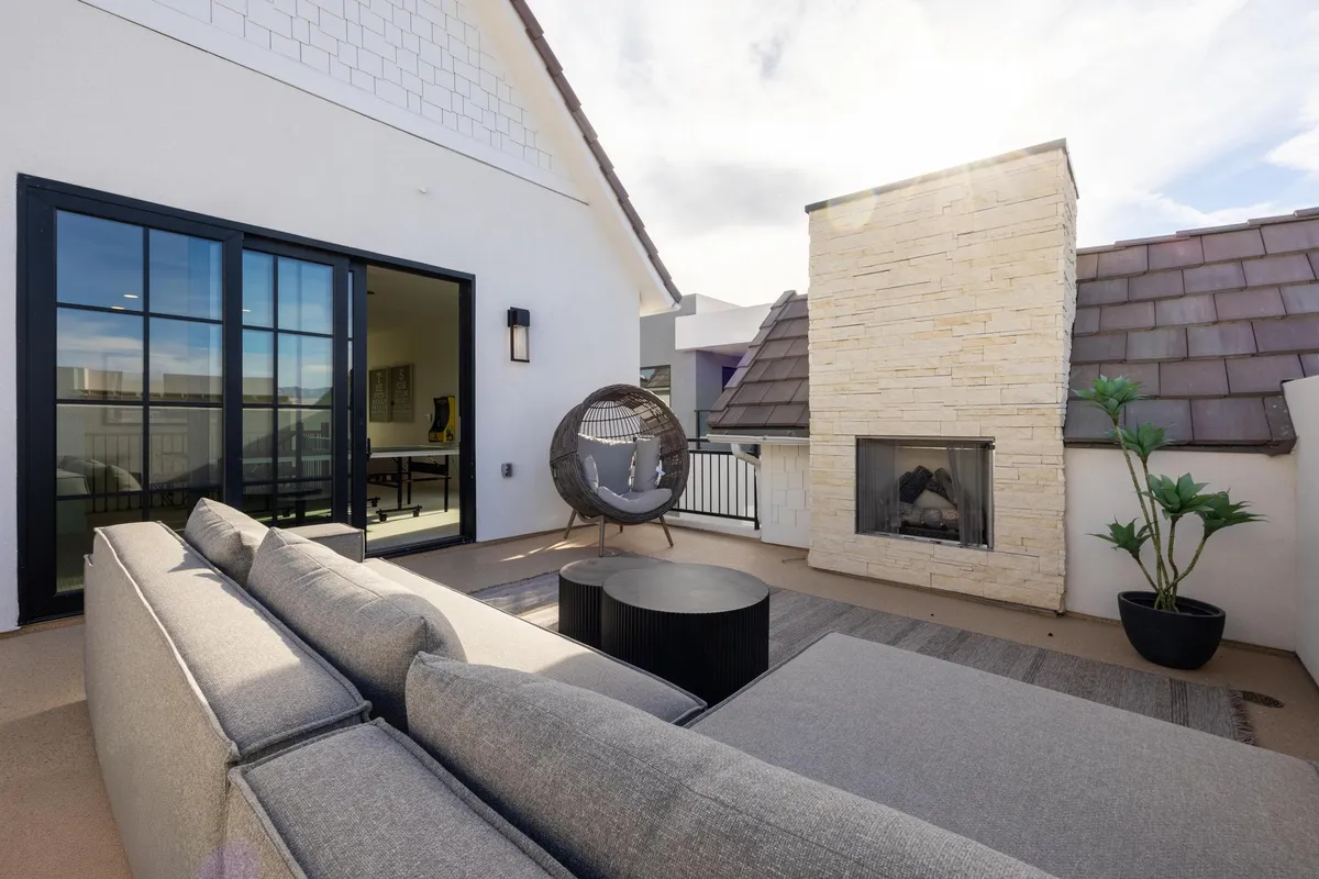 Wander St. George Lotus