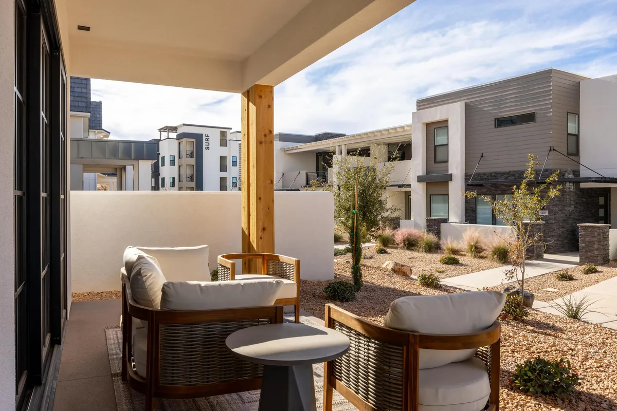 Wander St. George Lotus