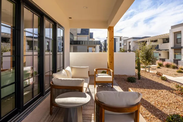 Wander St. George Lotus