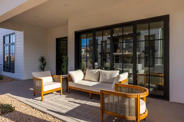 Wander St. George Lotus