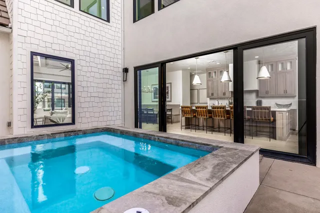 Wander St. George Lotus