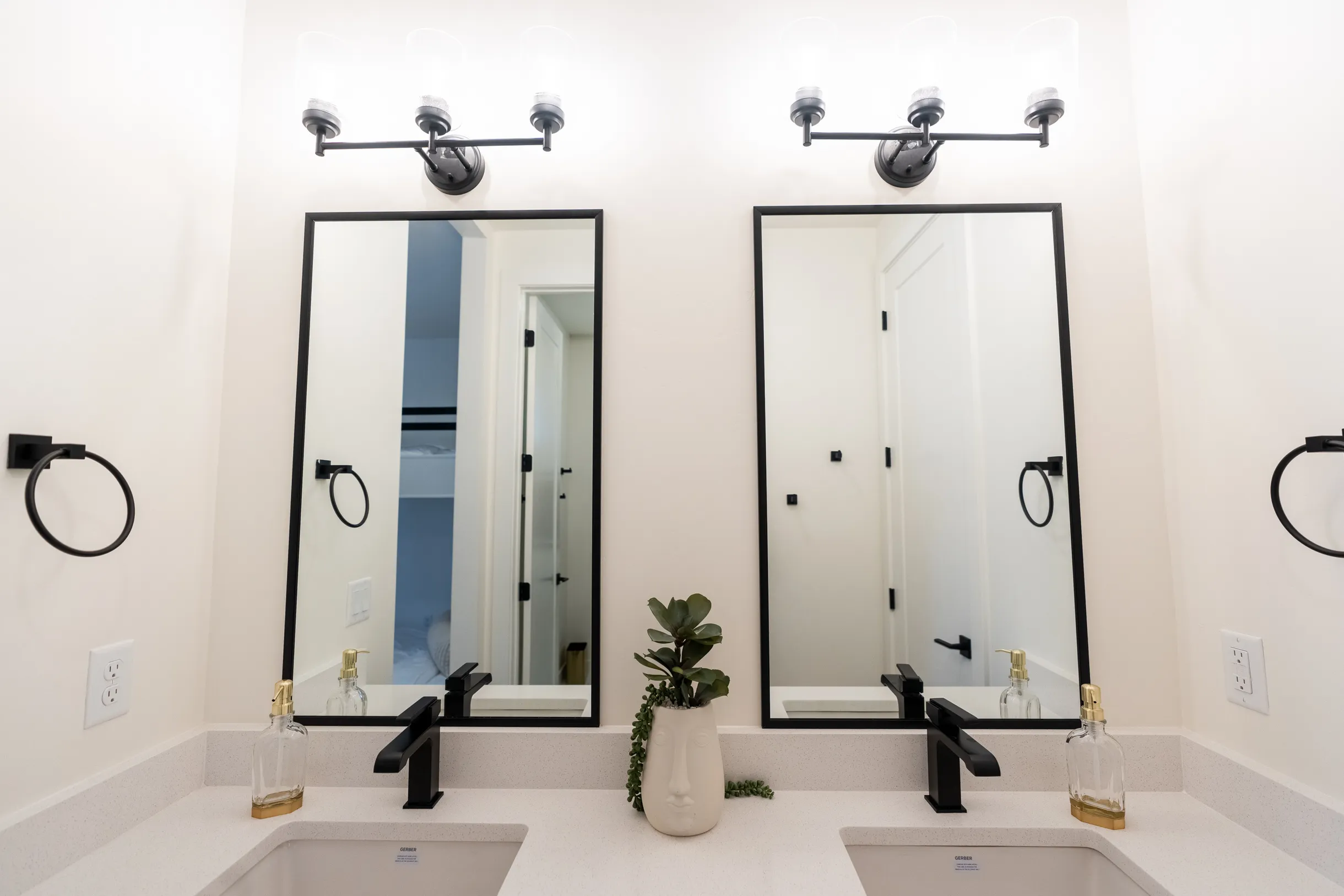 Wander St. George Cyan #14