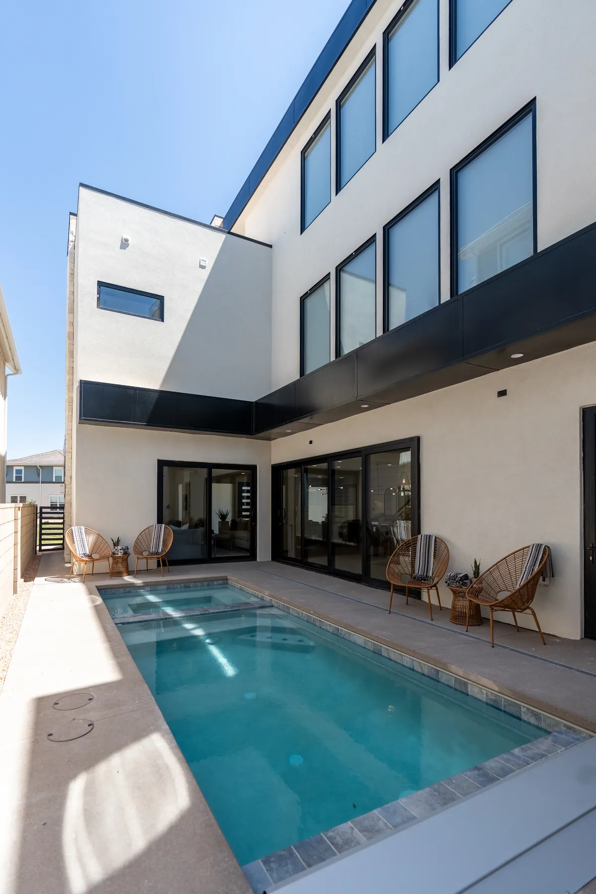 Wander St. George Cyan #16