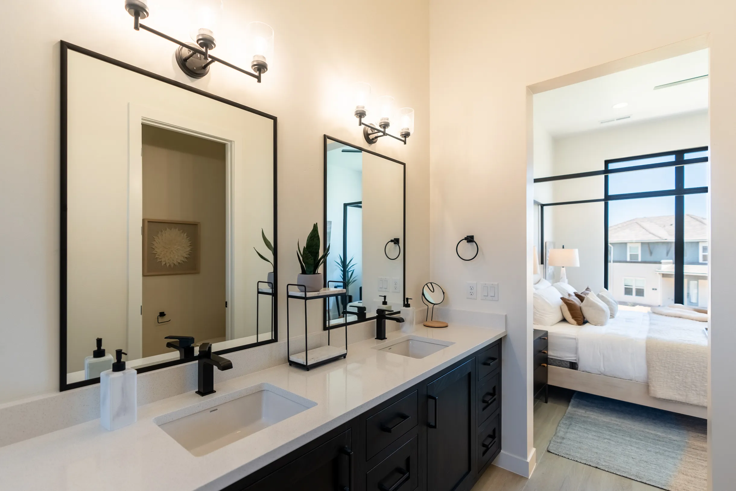 Wander St. George Cyan #28