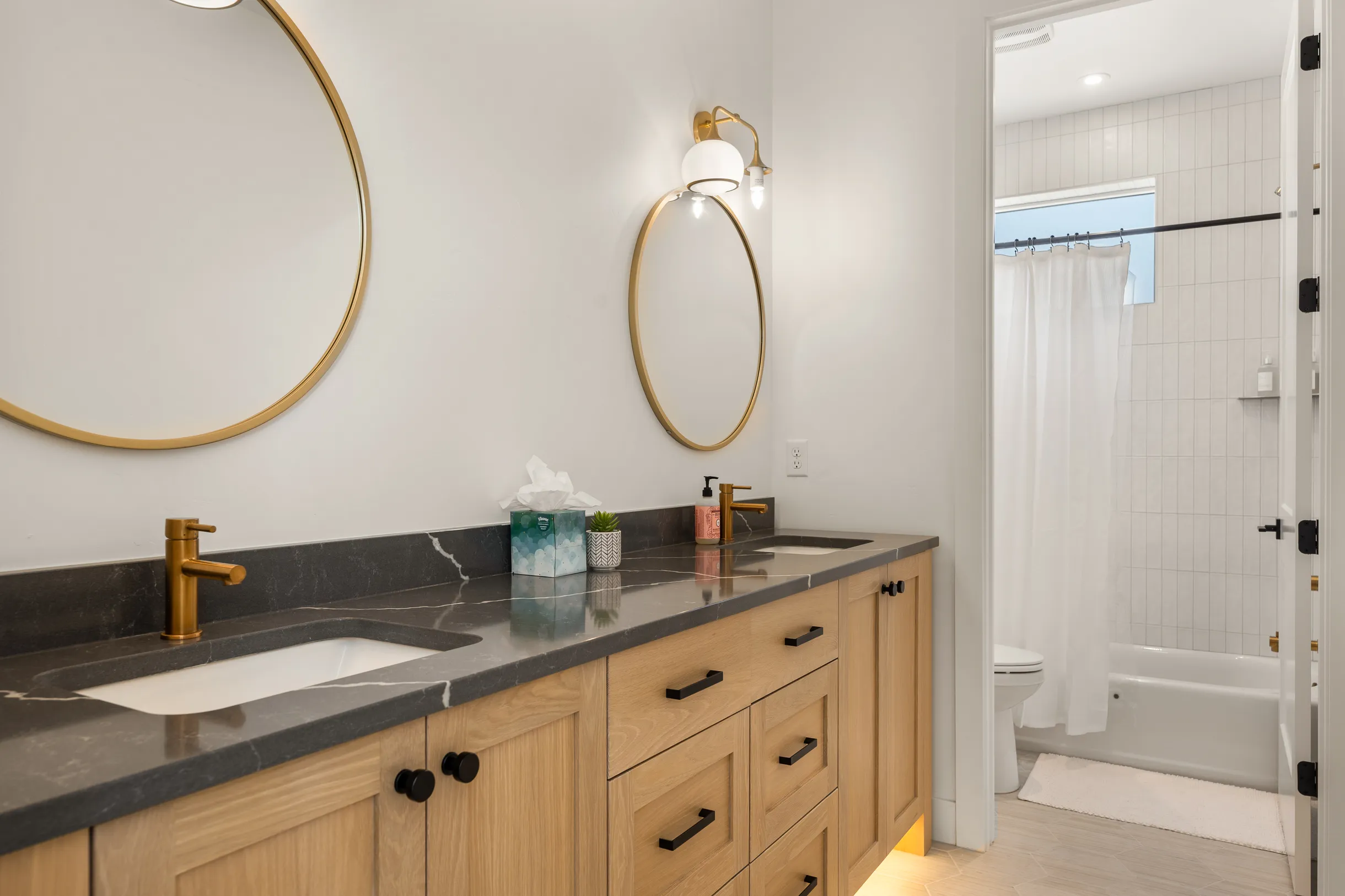 Wander St. George Glow #7