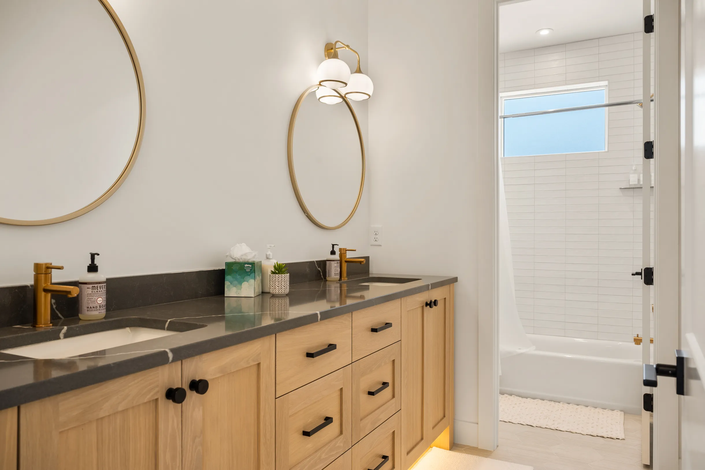 Wander St. George Glow #33