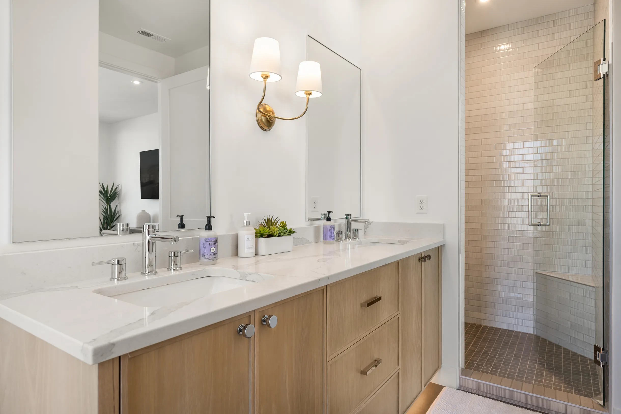 Wander St. George Glow #18