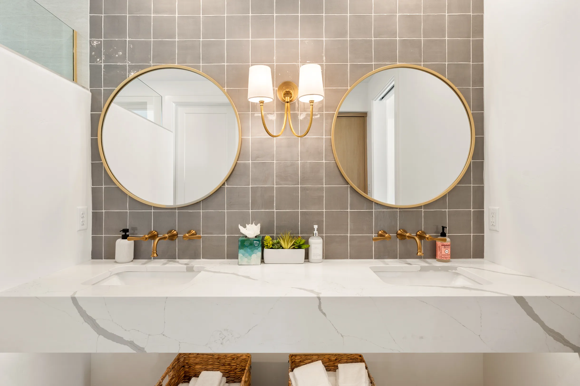 Wander St. George Glow #41