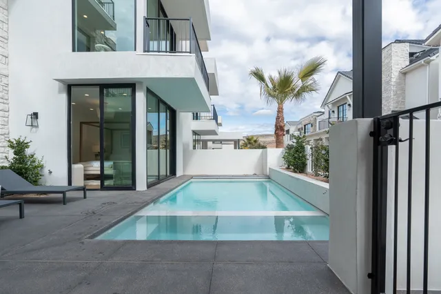 Wander St. George Oasis