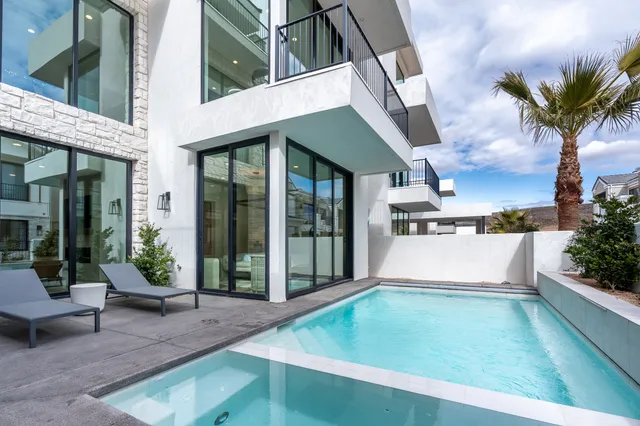 Wander St. George Oasis