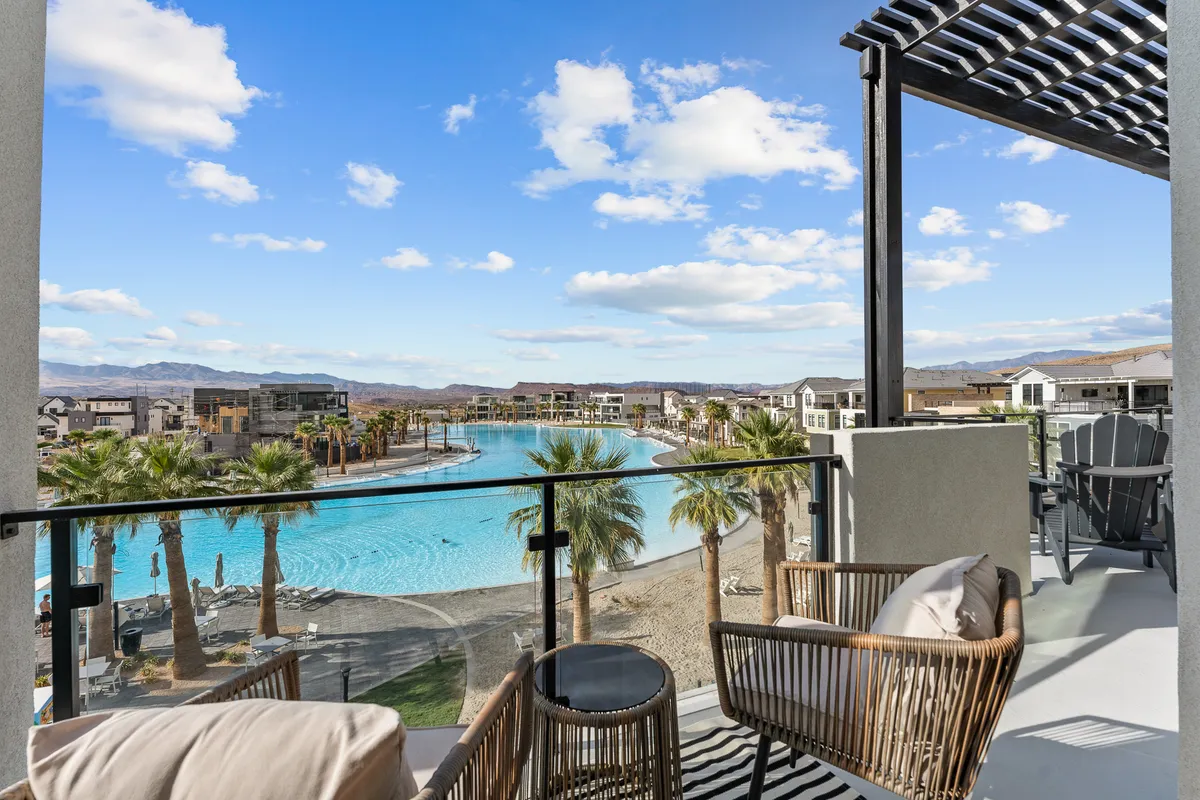 Wander St. George Serenity #54