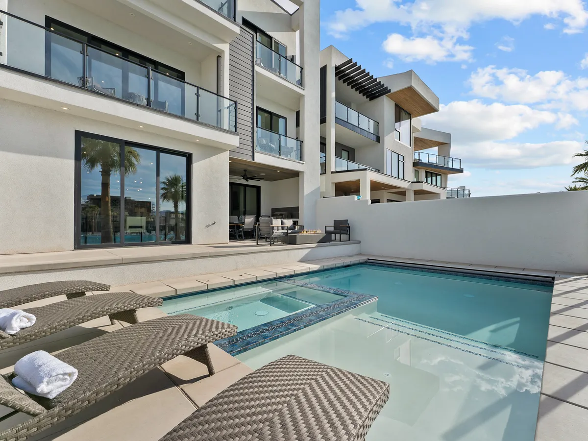 Wander St. George Serenity #55