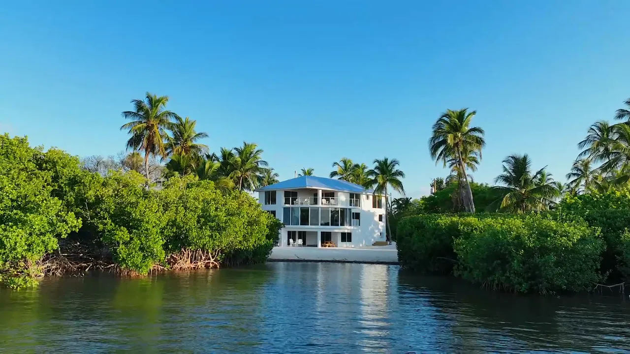 Wander Islamorada Beach tour video