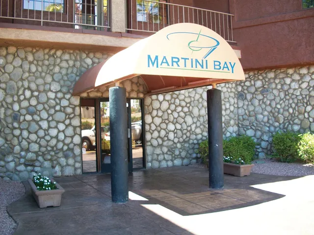 Martini Bay - London Bridge Resort